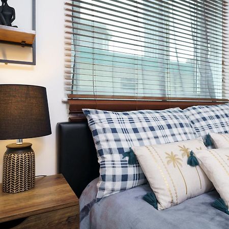 St George Thames Apartment ロンドン エクステリア 写真